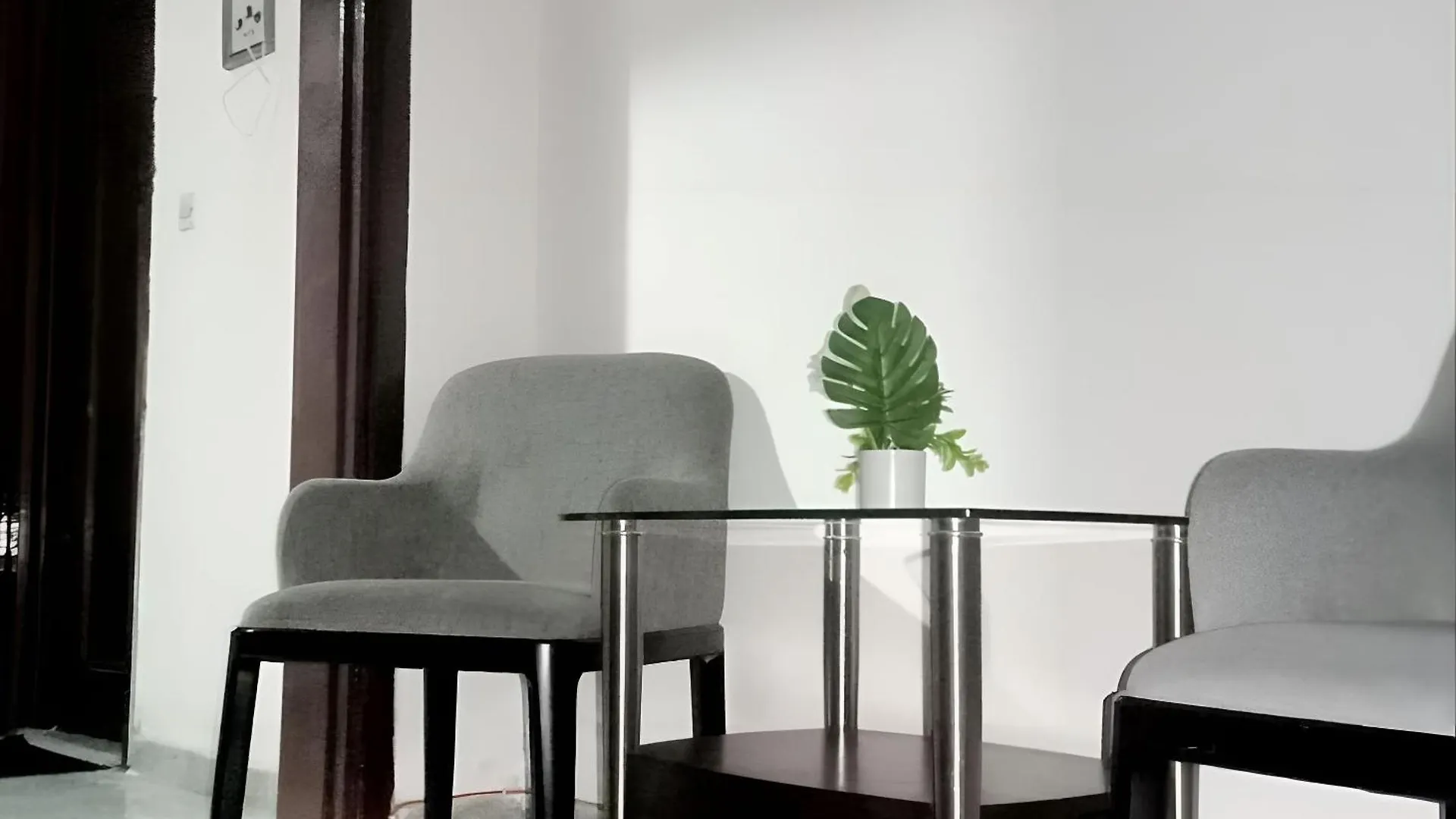 Corniche Street - Extremely Unique Room أبو ظبي بيت شباب