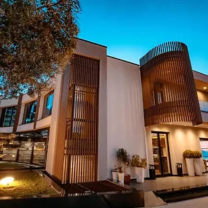 Miramare فندق فلورا