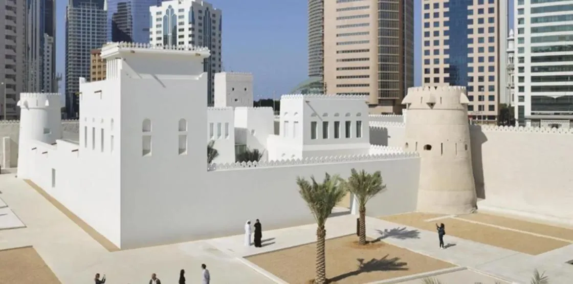 Corniche Street - Extremely Unique Room