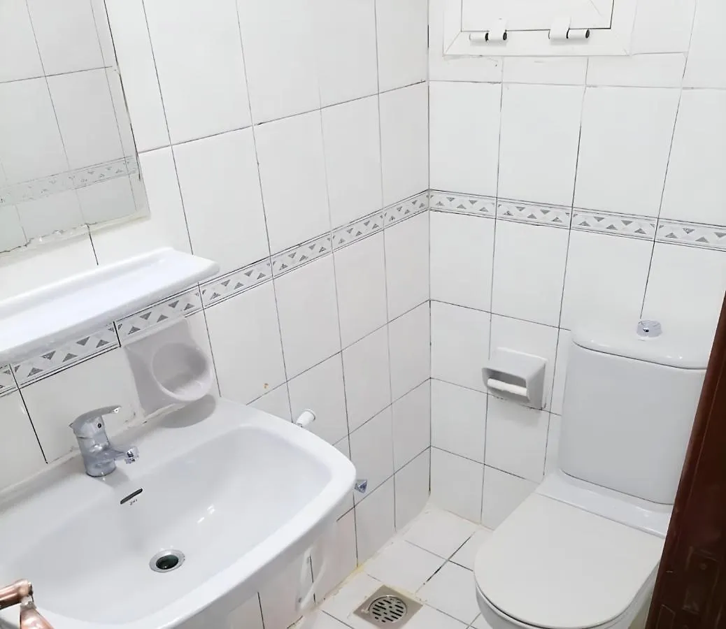 Corniche Street - Extremely Unique Room Abu Dhabi